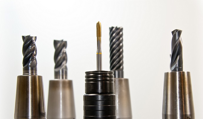 What is the classification of common milling cutters?